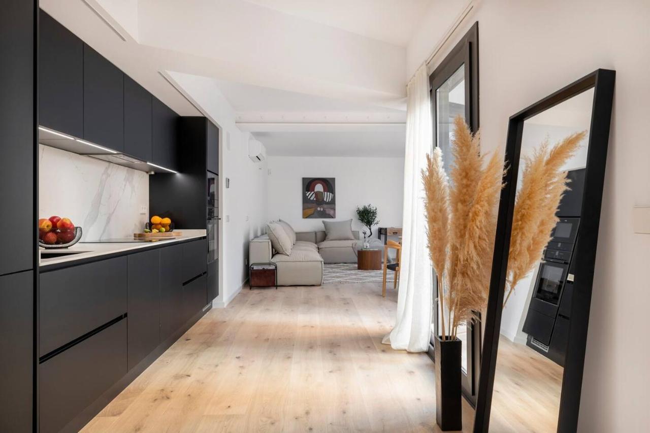 Luxury In Center Apartment *