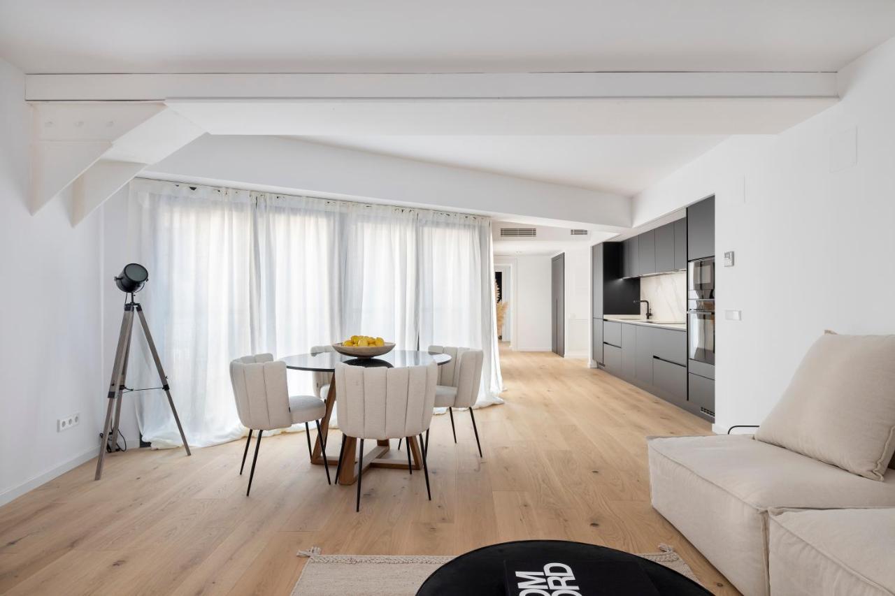 Luxury In Center Apartment