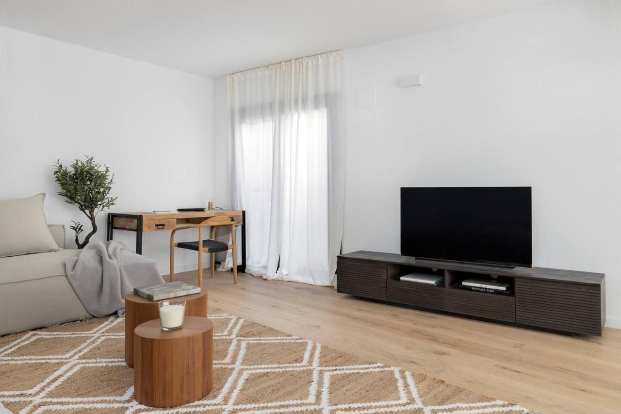 Luxury In Center Apartment